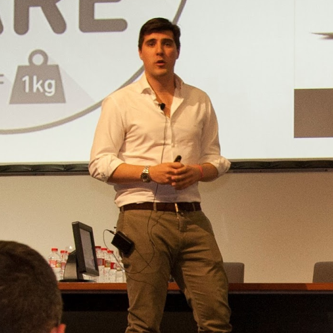 De Zero a Uno hablando en un evento